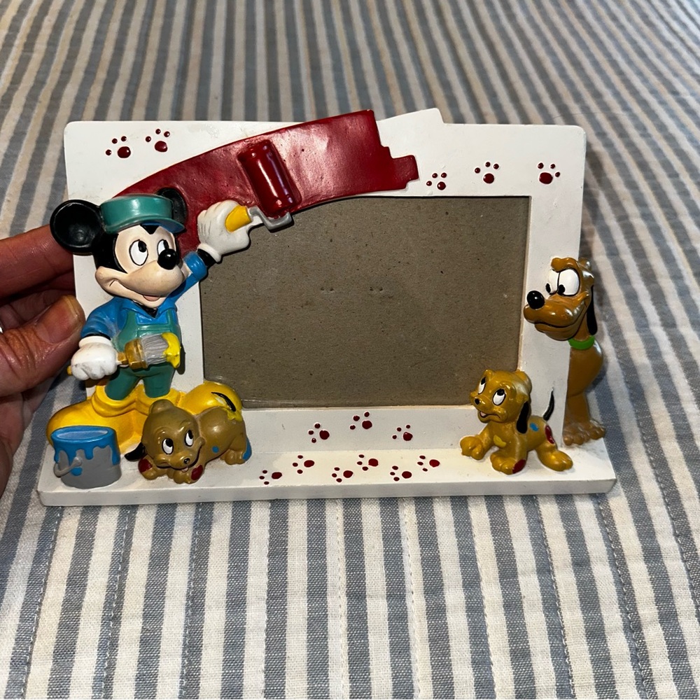 WALT DISNEY CO RESIN 5.5" X 7" PICTURE FRAME W/ MICKEY‎ MOUSE & PLUTO 3D FIGURES